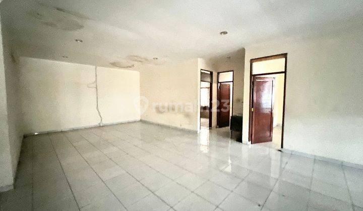 Disewakan Rumah Modern Cantik di Kembar Mas 1