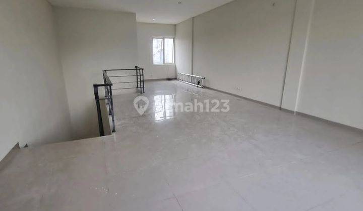 ruko 3 lantai lokasi strategis di mainroad batununggal 2