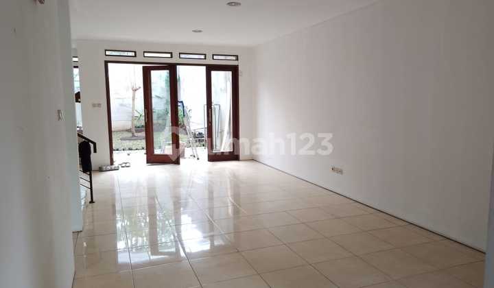 rumah minimalis terawat di pondok hijau  1