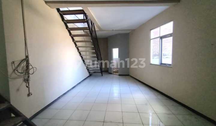 2-story shop house in a strategic location on the main road of Soreang. 2
