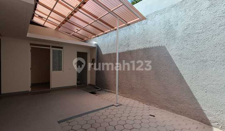 Comfortable Minimalist House in Kota Baru Parahyangan Comfortable Minimalist House in Kota Baru Parahyangan