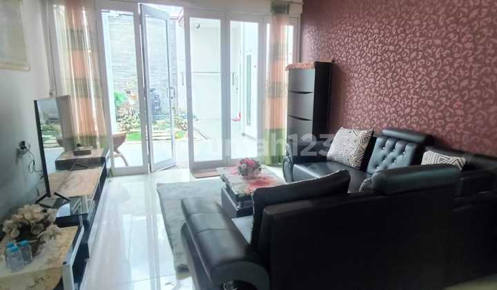 Rumah Cantik Full Furnished di Kota Baru Parahyangan