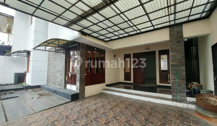 Rumah Nyaman Modern 2 Lantai di Turangga Rumah Nyaman Modern 2 Lantai di Turangga