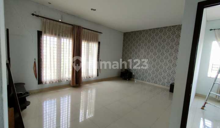 rumah terawat modern minimalis di setra sari 1