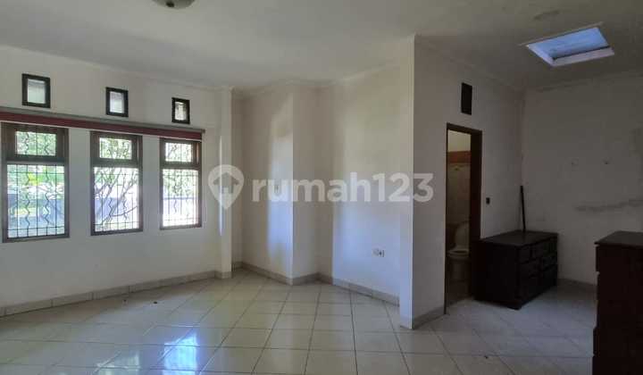 Rumah Nyaman Hommy Desain Mediteranian Lokasi di Setra Duta Rumah Nyaman Hommy Desain Mediteranian Lokasi di Setra Duta