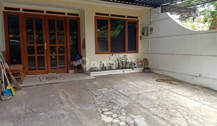 Rumah Modern Nyaman 2.5 Lantai di Setiabudi Regency 1