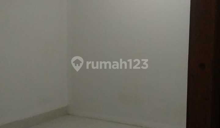 Strategic 3-Story Shophouse on Moch Toha Street, Bandung 2