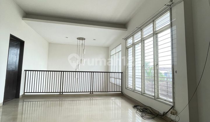 comfortable modern house semi furnished in mekar wangi