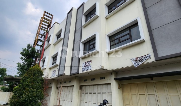 ruko di mainroad jalan strategis dan ramai di rajawali barat