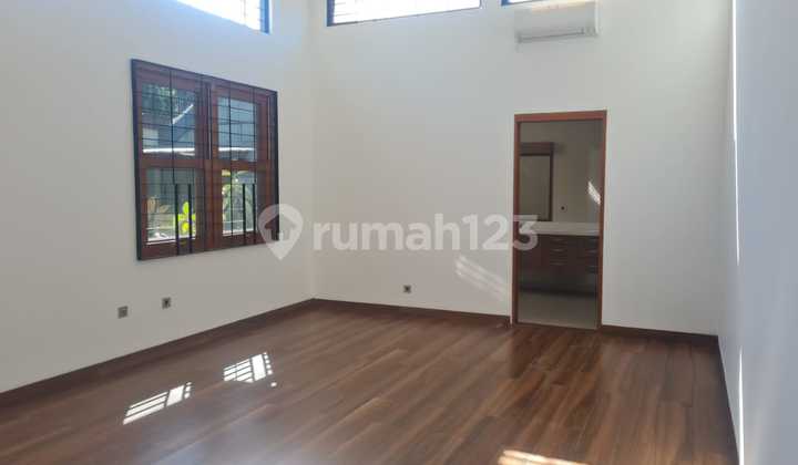 Large, spacious luxury house located in Pondok Hijau. Large, spacious luxury house located in Pondok Hijau.