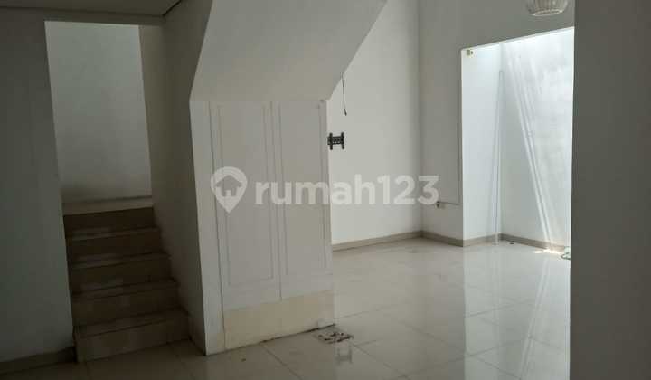 Rumah Minimalis Modern 3 Lantai di Gegerkalong Rumah Minimalis Modern 3 Lantai di Gegerkalong