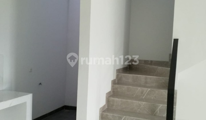 A safe and comfortable minimalist house in Batununggal 2