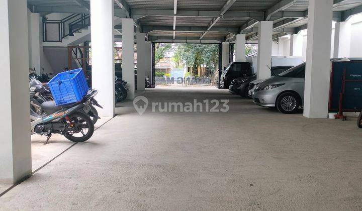 Dijual bangunan commercial dengan lift dan lux di mainroad jalan utama 1