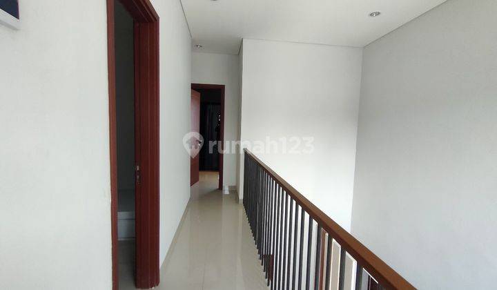 Rumah Minimalis Modern Dua Lantai Dalam Cluster One Gate Antapani Bandung 2