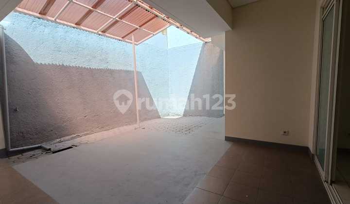 Comfortable Minimalist House in Kota Baru Parahyangan 2