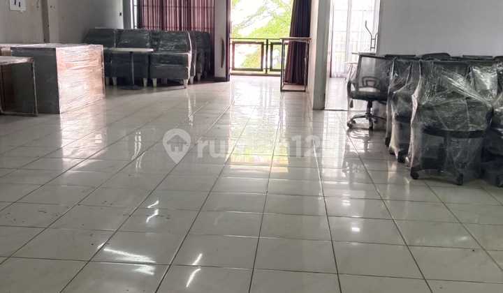 Warehouse or Office, Strategic Location, 3 Floors in Kembar