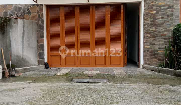 rumah nyaman cocok untuk kantor atau usaha di gegerkalong 2