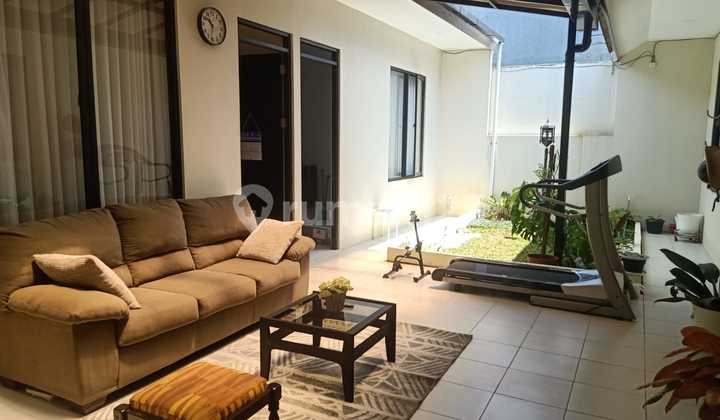 Rumah Bagus Nyaman Lokasi di Setiabudi Regency