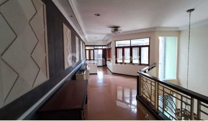 rumah nyaman modern semi furnished di sayap pasteur