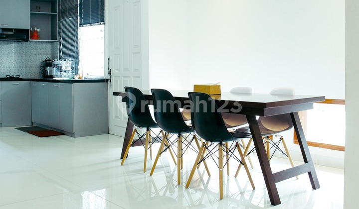 modern 2-storey house in the setiabudi wing 2