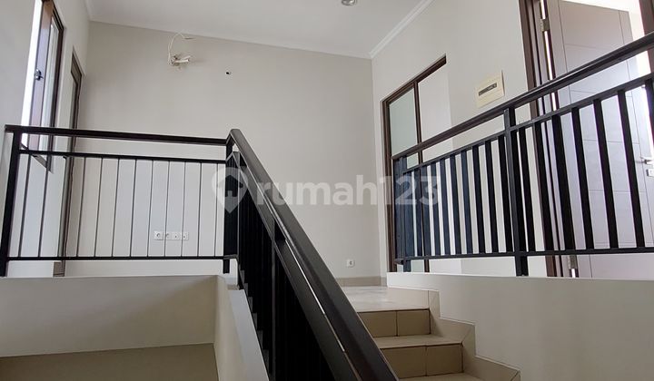 comfortable modern 2-story house in summarecon 2
