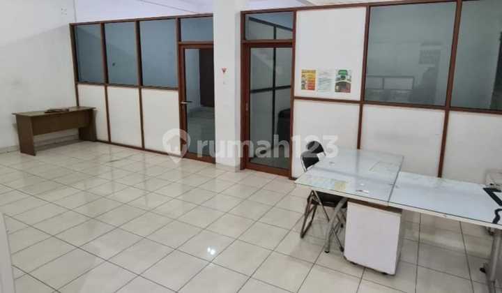 Bangunan untuk Kantor Lokasi di Sayap Setra Sari Bangunan untuk Kantor Lokasi di Sayap Setra Sari