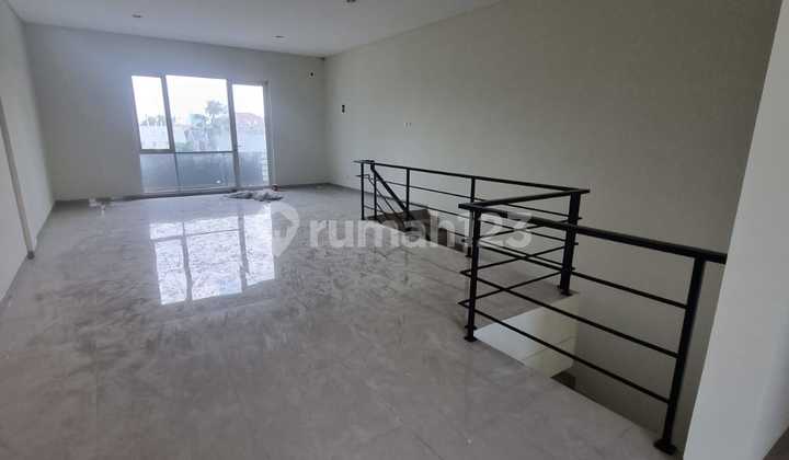 ruko 3 lantai lokasi strategis di mainroad batununggal 1