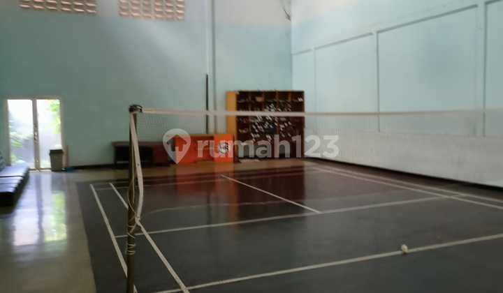 rumah lux ada lapang badminton di jalan moch toha 2