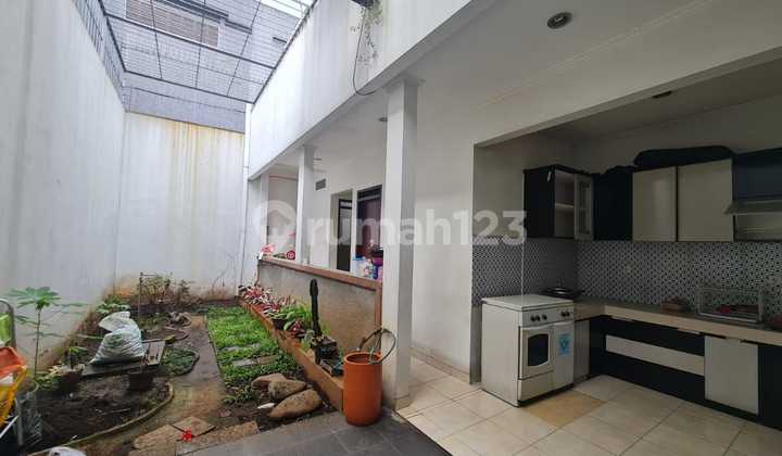 Modern Minimalist 2-Story House in Mekar Wangi 2