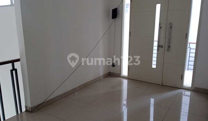 Rumah Minimalis Modern 3 Lantai di Gegerkalong 2