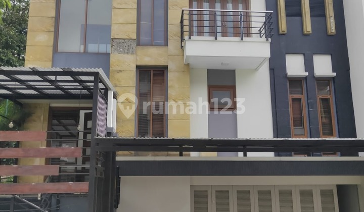 Rumah townhouse sangat lux dan mewah