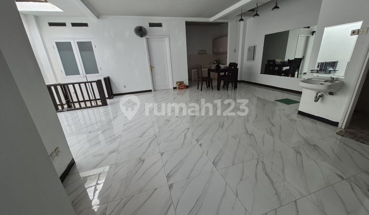 Rumah Minimalis Modern di Kota Baru Parahyangan