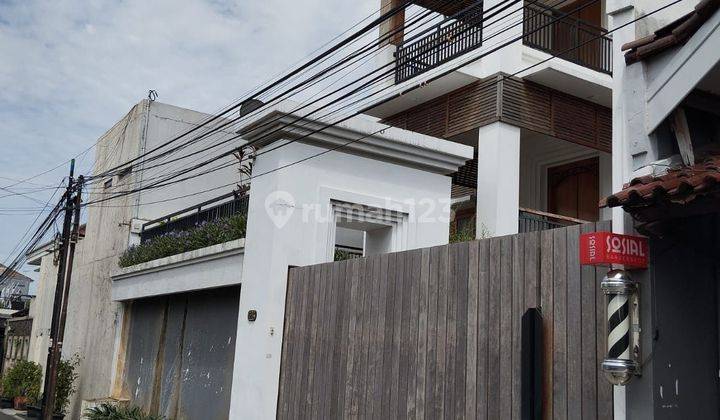 RUMAH 3 LANTAI DI JUAL MURAH DI JL.KEBON JERUK JAKBAR 2