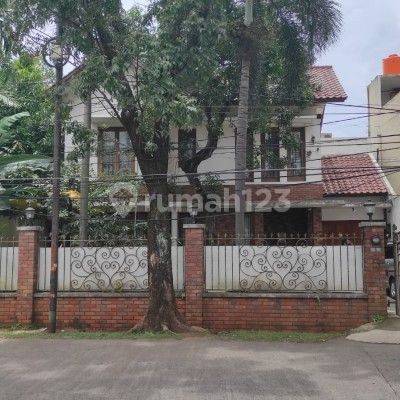 Rumah 2 lantai shm di kemang jl.esemde A. 1