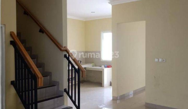 Rumah dua lantai cantik dan menarik di jual Murah  2