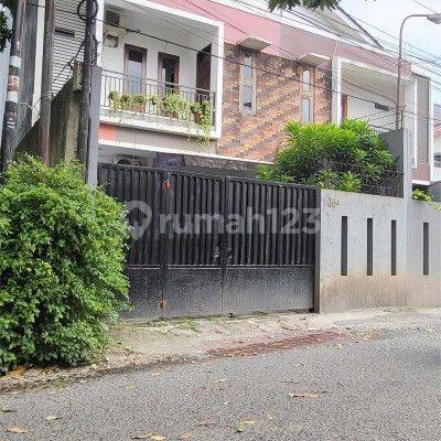 Rumah cantik dan murah di jual di jl.puri sakti jaksel 1