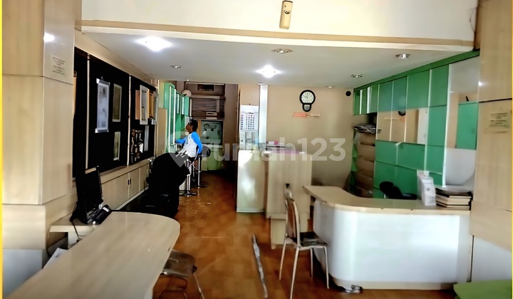 Affordable 3-Story Shop House in a Strategic Location, Rawamangun 2