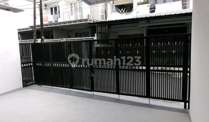 Rumah Dijual Bagus 2 Lantai Akses Jalan Lebar Dalam Komplek Di Pondok Bambu Jakarta Timur 