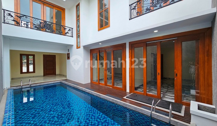 Rumah Mewah Kolam Renang Puspita Loka Bsd