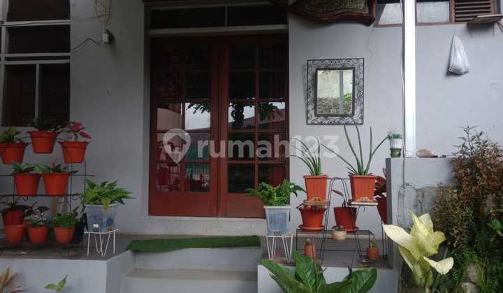 Rumah Luas Jalan Sarijadi Raya, Bandung Lokasi Strategis