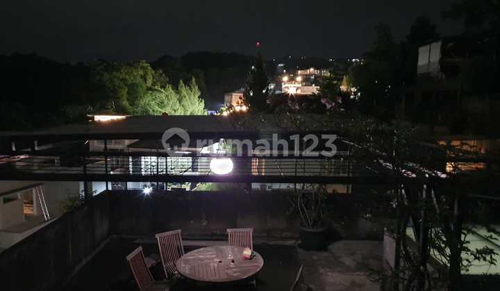 Rumah Mewah 4 Lantai dengan Rooftop di Cikutra 2