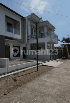 Rumah 2 Lantai Bagus Unfurnished SHM di Jl. Ciganitri, Bandung 1