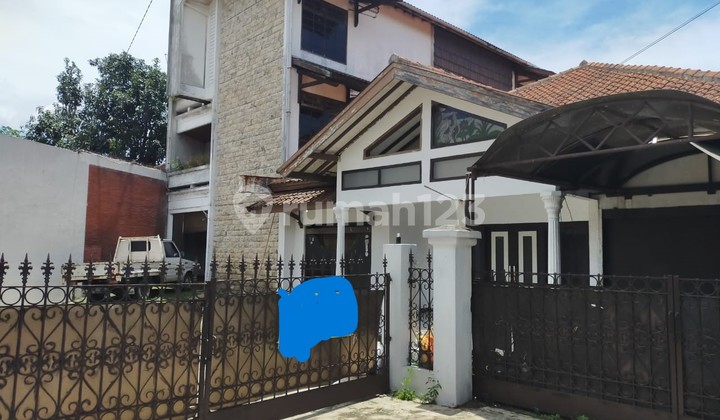 Rumah 3 Lantai Bagus Unfurnished SHM di Buah Batu, Bandung