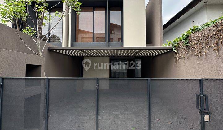 Rumah Brand New 3 Lantai Bagus Unfurnished SHM di Kemang, Jakarta Selatan