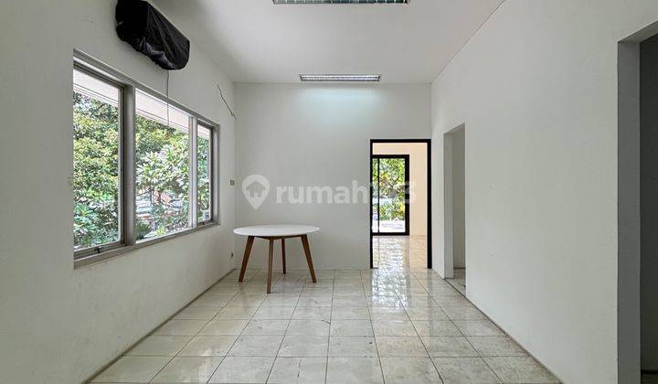 Rumah 2 Lantai Bagus Unfurnished SHM di Pakubuwono, Jakarta Selatan 2