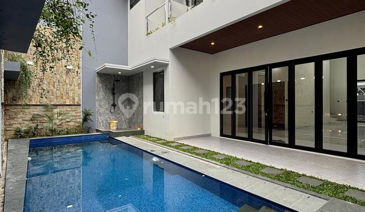 Rumah Baru, 2 Lantai, SHM, di Kebayoran Baru,