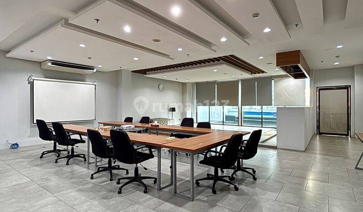 Komersil, Cipete, Gedung Prambors Fatmawati Raya 2