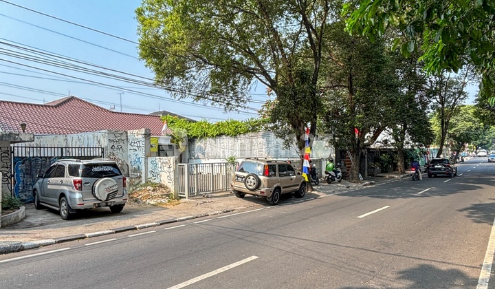 Business space in Cipete, South Jakarta, 1,000 sqm, needs renovation. Business space in Cipete, South Jakarta, 1,000 sqm, needs renovation.