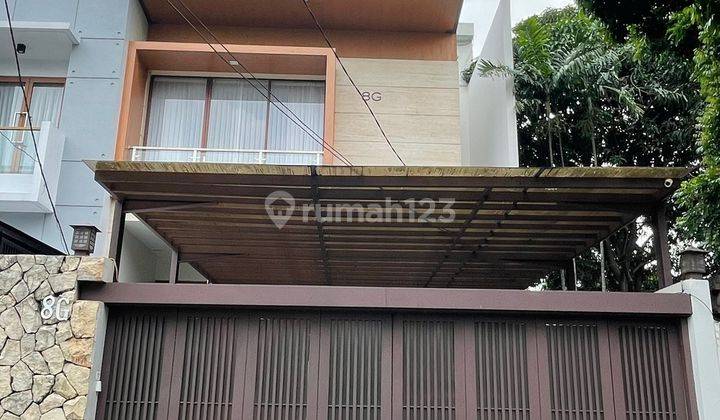 Rumah 3 Lantai Sudah Renovasi Furnished di Kemang, Jakarta  1