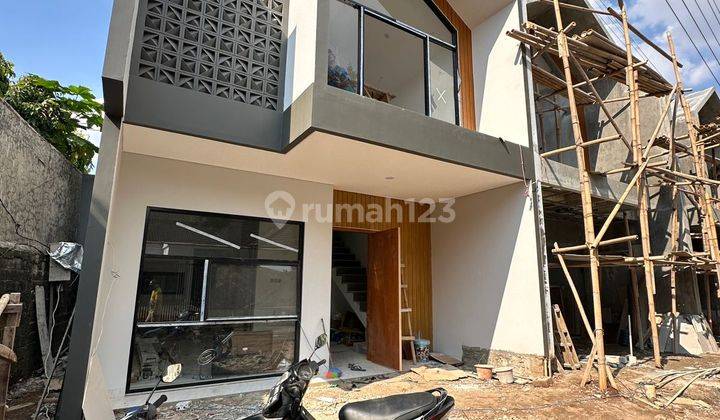 Rumah 2 Lantai Baru SHM di Ragunan, Jakarta Selatan 1